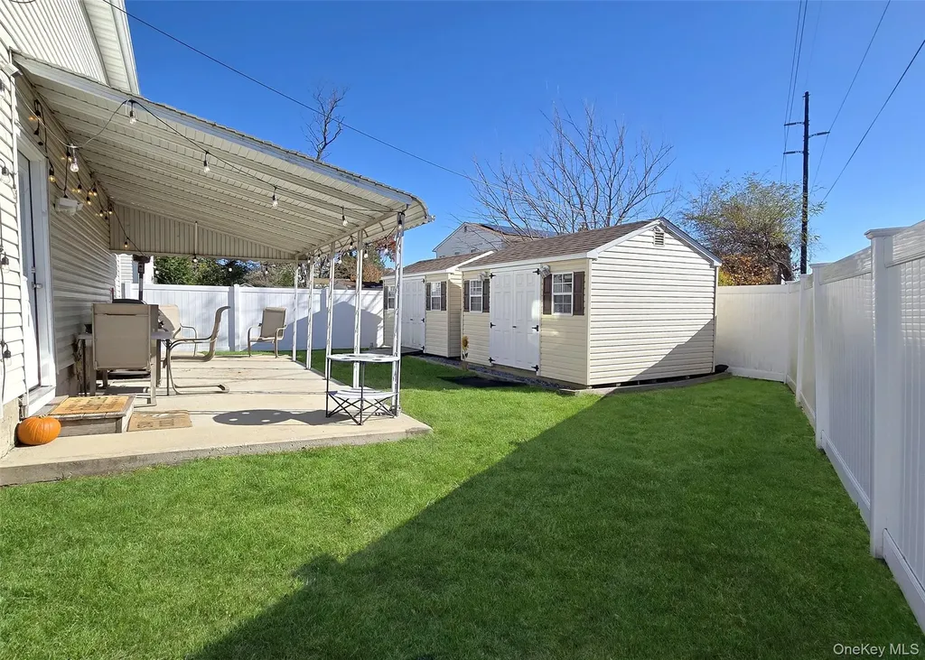 430 Heathcote Road Lindenhurst NY 11757