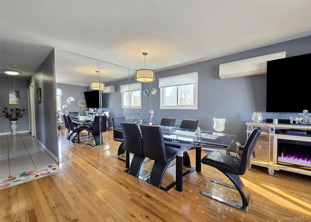 430 Heathcote Road Lindenhurst NY 11757