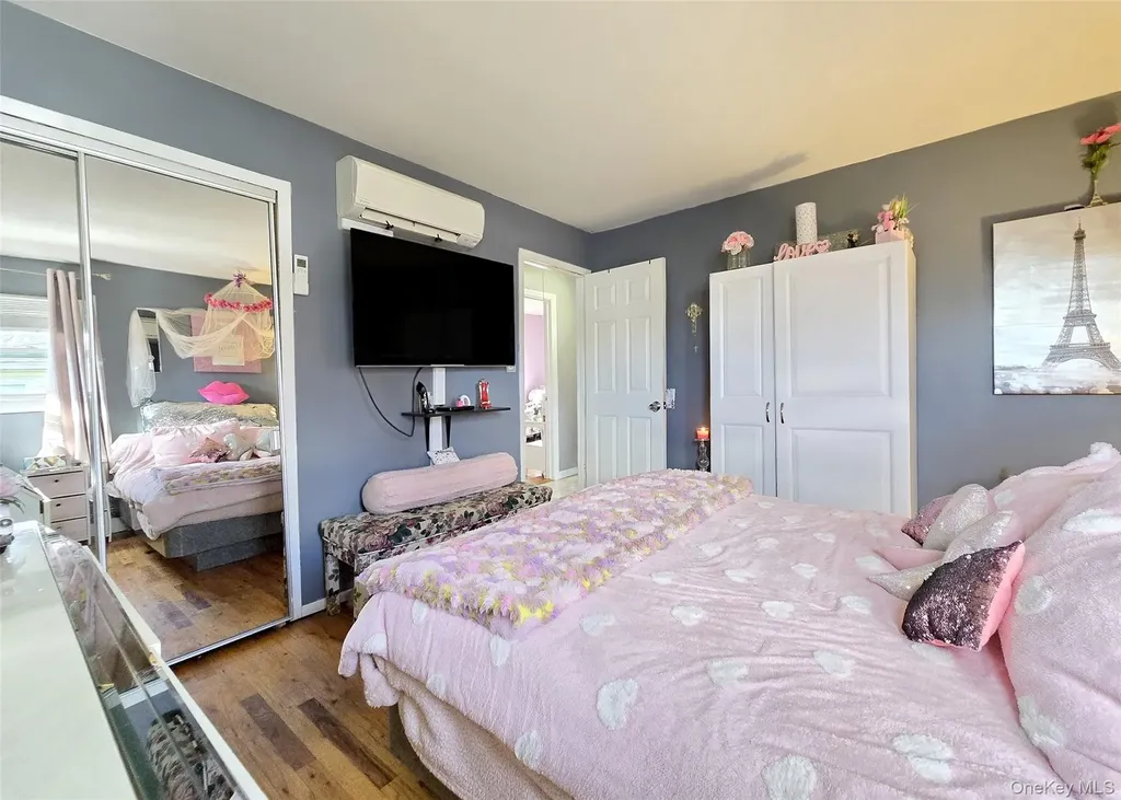 430 Heathcote Road Lindenhurst NY 11757