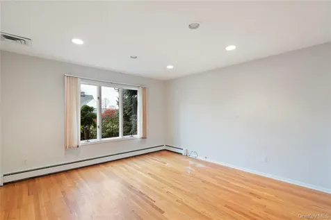 9 Oak Shore Drive Bayville NY 11709