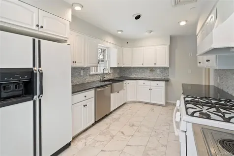 9 Oak Shore Drive Bayville NY 11709