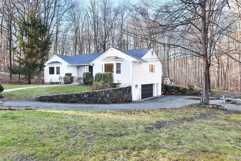 65 Red Oak Lane Mount Kisco NY 10549