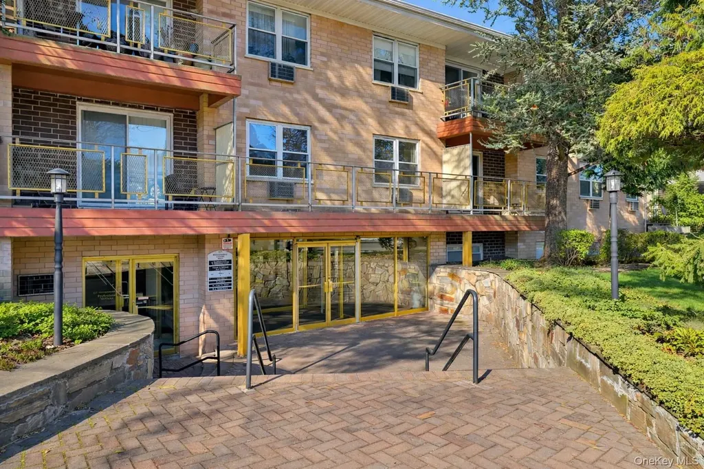 157 Hempstead Avenue Lynbrook NY 11563
