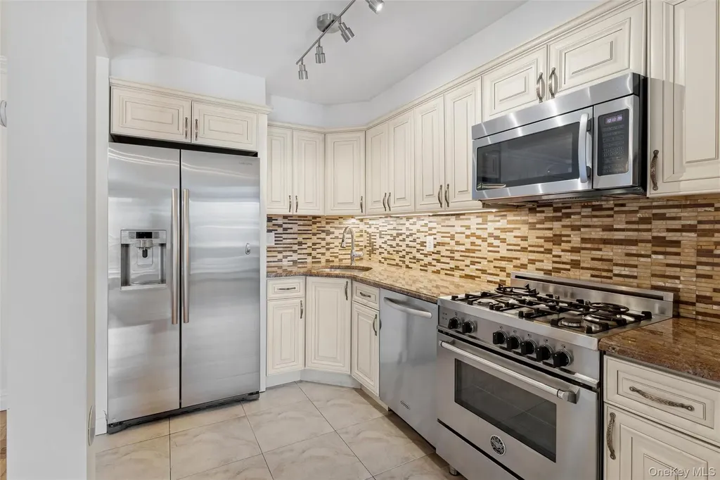 157 Hempstead Avenue Lynbrook NY 11563