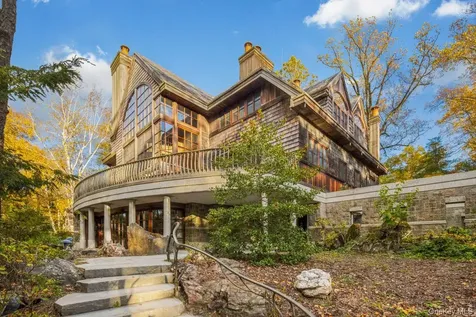 104 N Garden Drive Pawling NY 12564