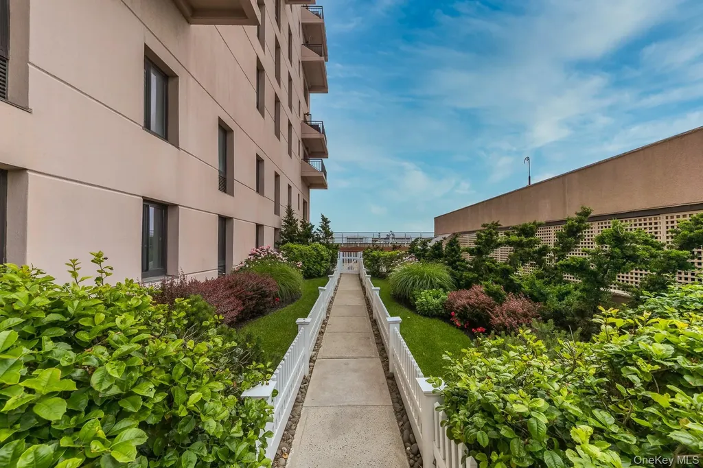 100 W Broadway Long Beach NY 11561