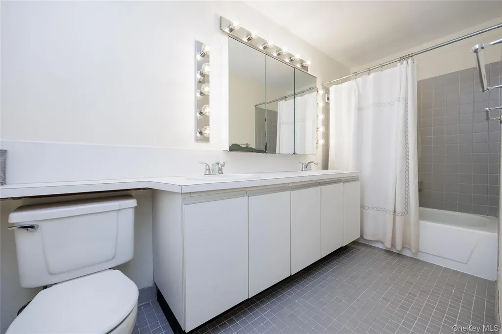 100 W Broadway Long Beach NY 11561