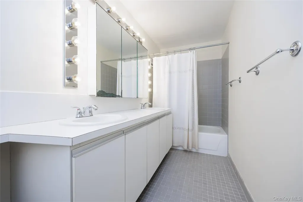 100 W Broadway Long Beach NY 11561
