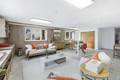 331 Old Colony Road Hartsdale NY 10530