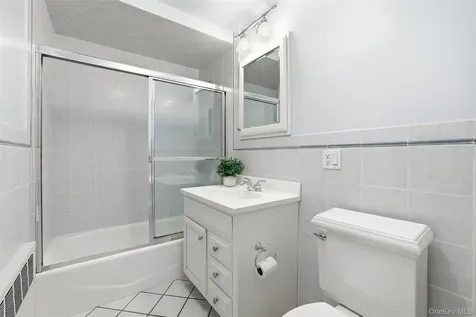 331 Old Colony Road Hartsdale NY 10530