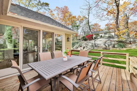 331 Old Colony Road Hartsdale NY 10530
