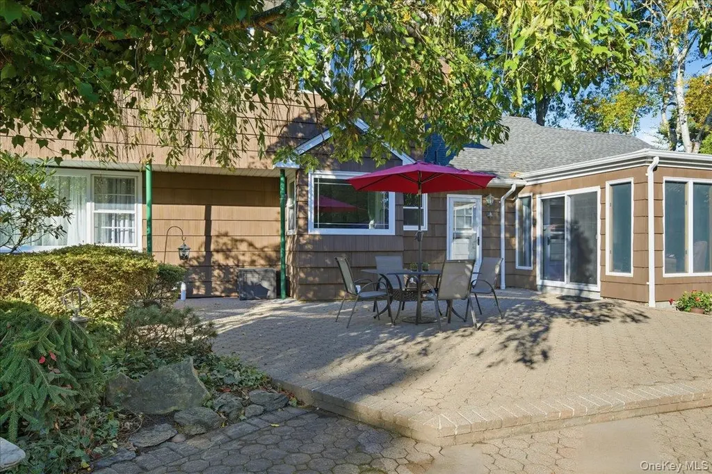 89 Woodsome Road Babylon NY 11702