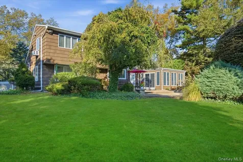 89 Woodsome Road Babylon NY 11702