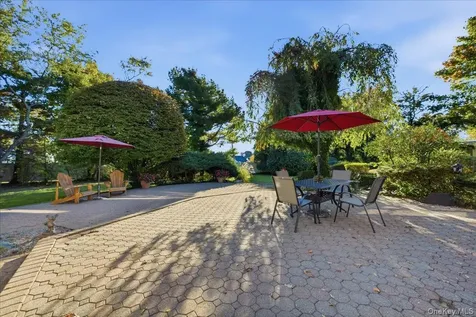 89 Woodsome Road Babylon NY 11702