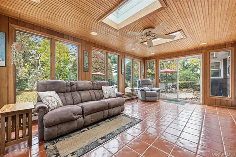 89 Woodsome Road Babylon NY 11702