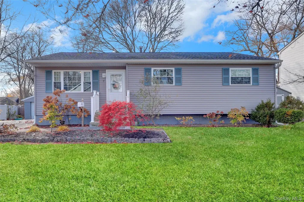 7 Winston Road Centereach NY 11720
