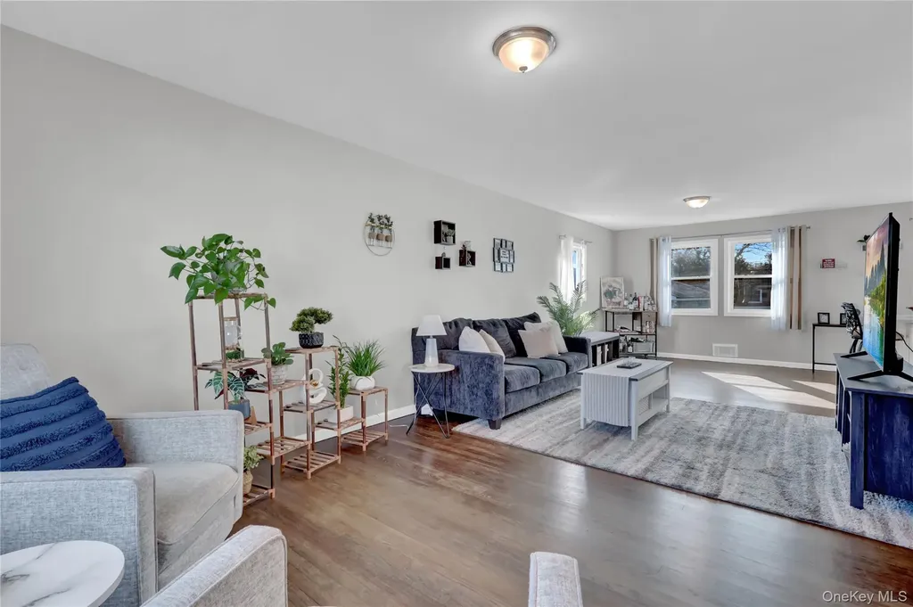 7 Winston Road Centereach NY 11720