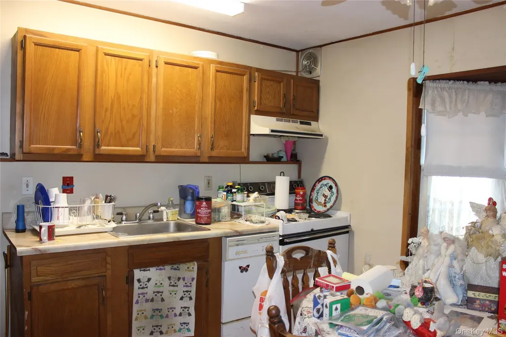 248 Twin Lane E Wantagh NY 11793