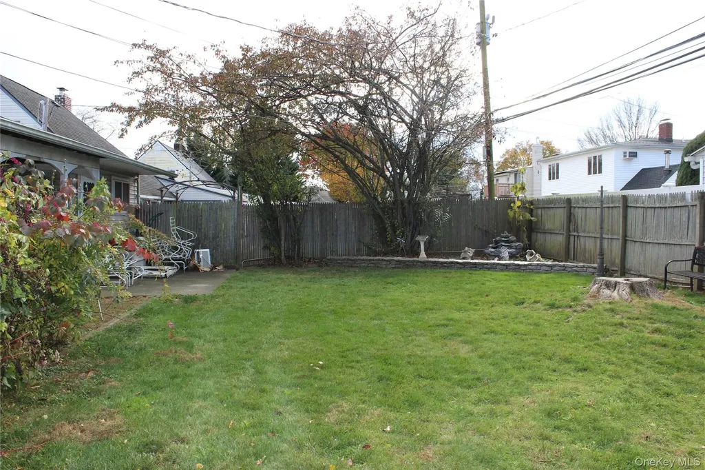 248 Twin Lane E Wantagh NY 11793