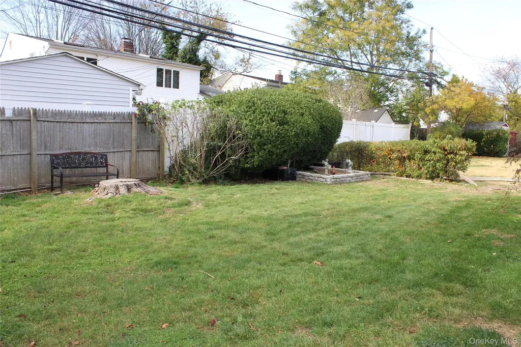 248 Twin Lane E Wantagh NY 11793