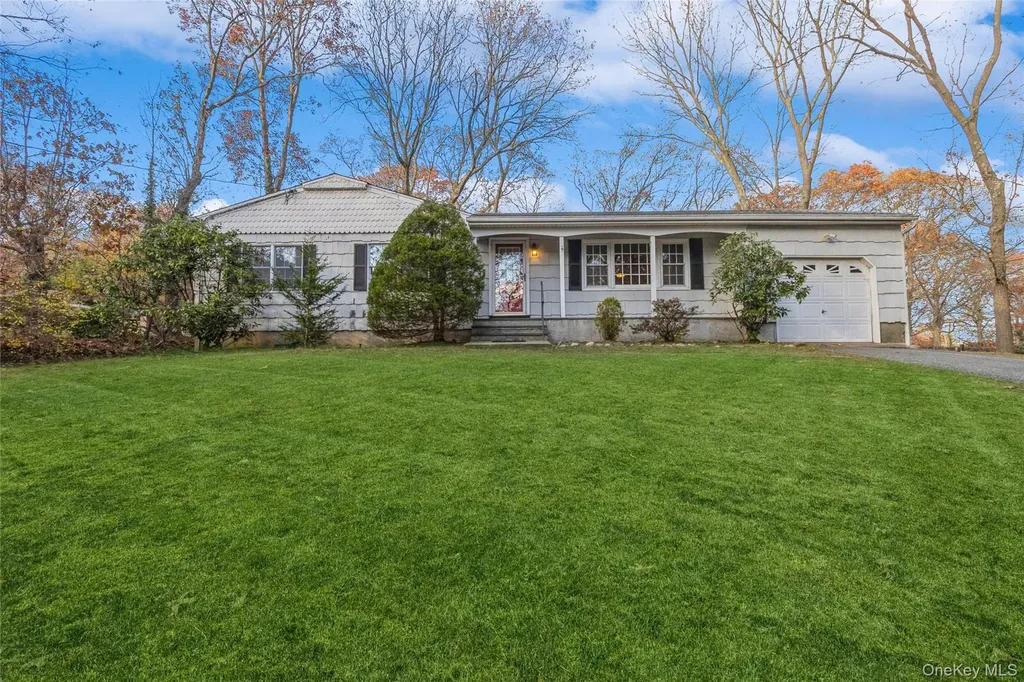 15 Mobrey Lane Smithtown NY 11787