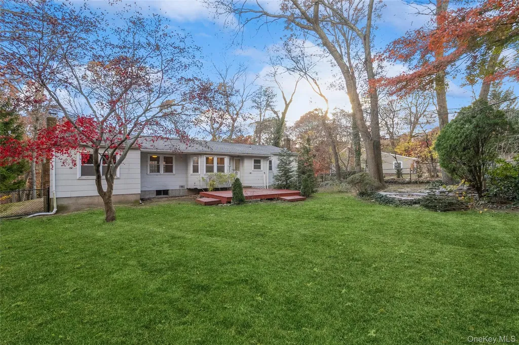15 Mobrey Lane Smithtown NY 11787