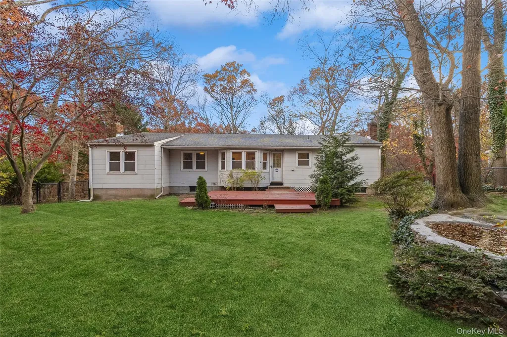 15 Mobrey Lane Smithtown NY 11787