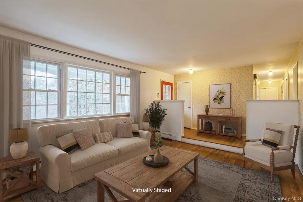15 Mobrey Lane Smithtown NY 11787