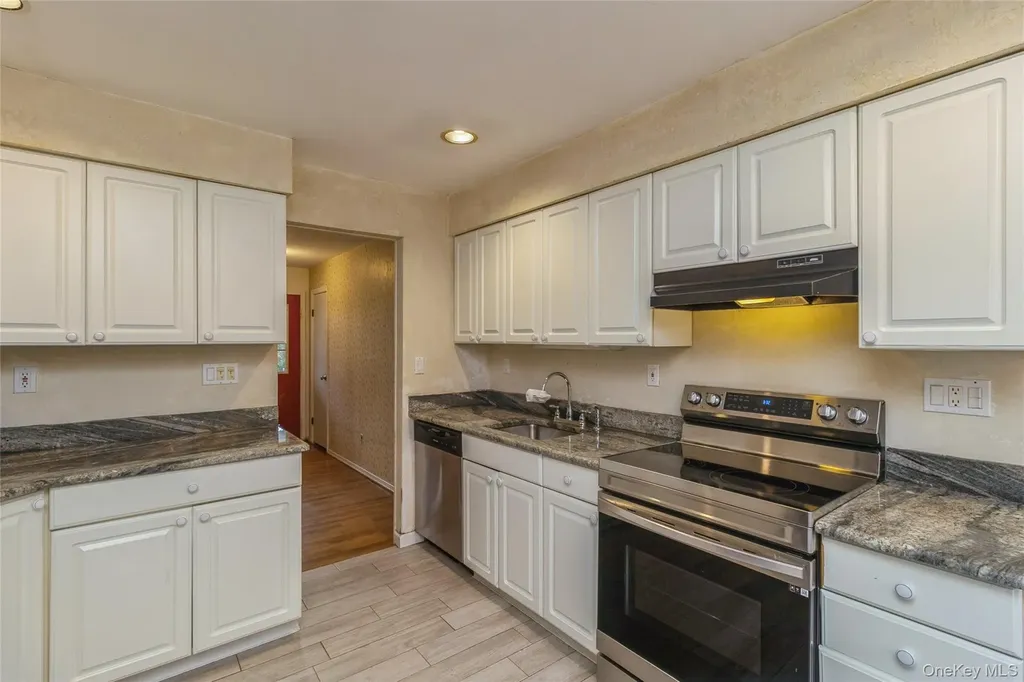 15 Mobrey Lane Smithtown NY 11787
