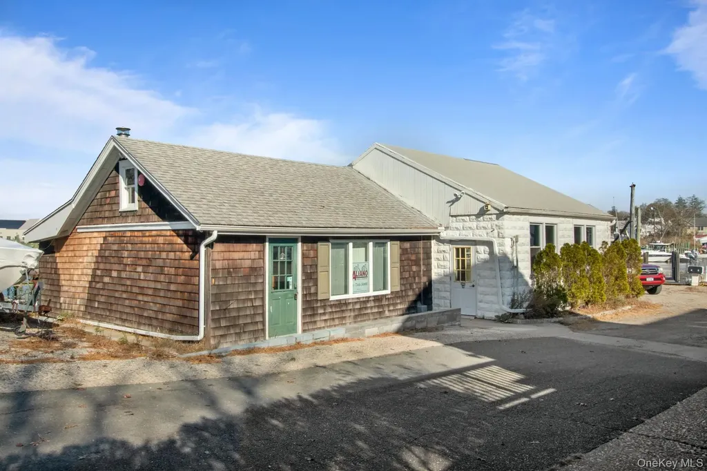 37 Bransford Street Patchogue NY 11772