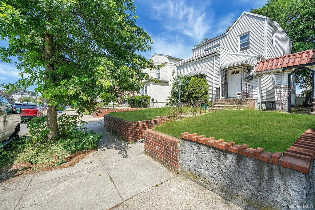 13841 230th Place Laurelton NY 11413