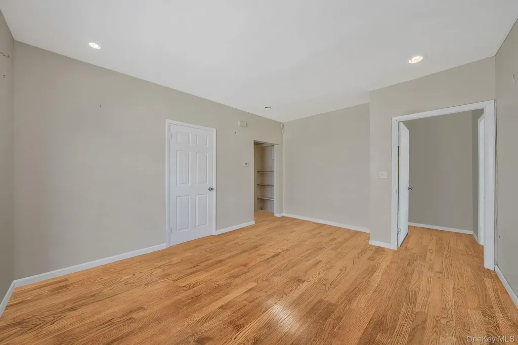 13841 230th Place Laurelton NY 11413