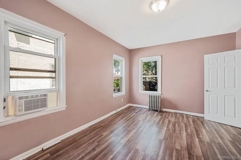 13841 230th Place Laurelton NY 11413