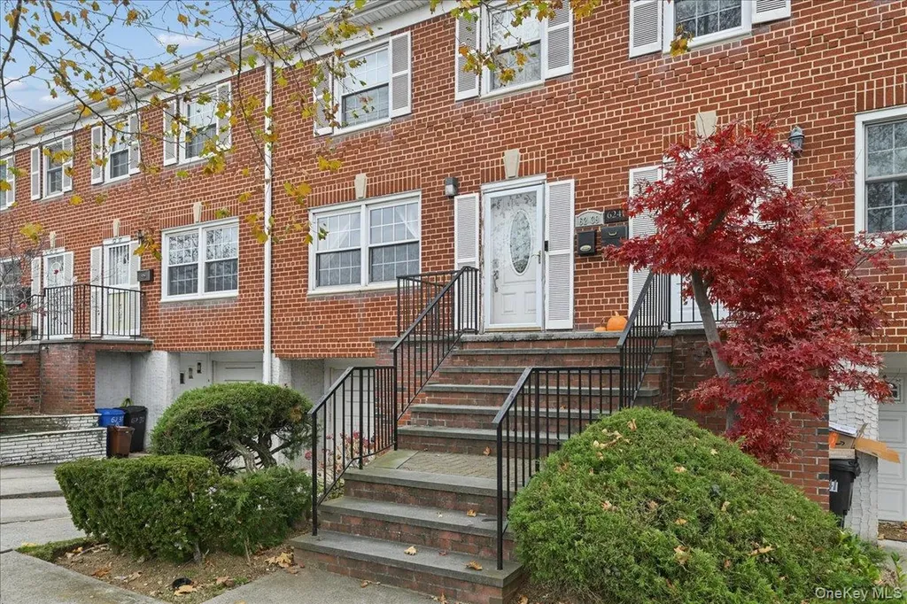 6239 Douglaston Parkway Douglaston NY 11362