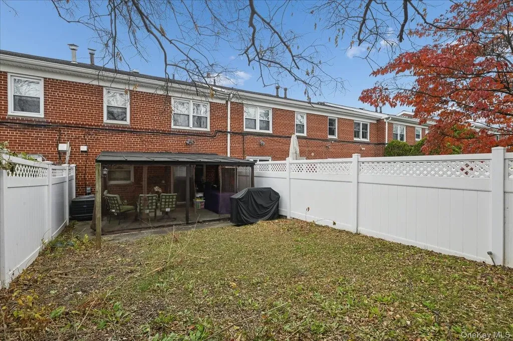 6239 Douglaston Parkway Douglaston NY 11362