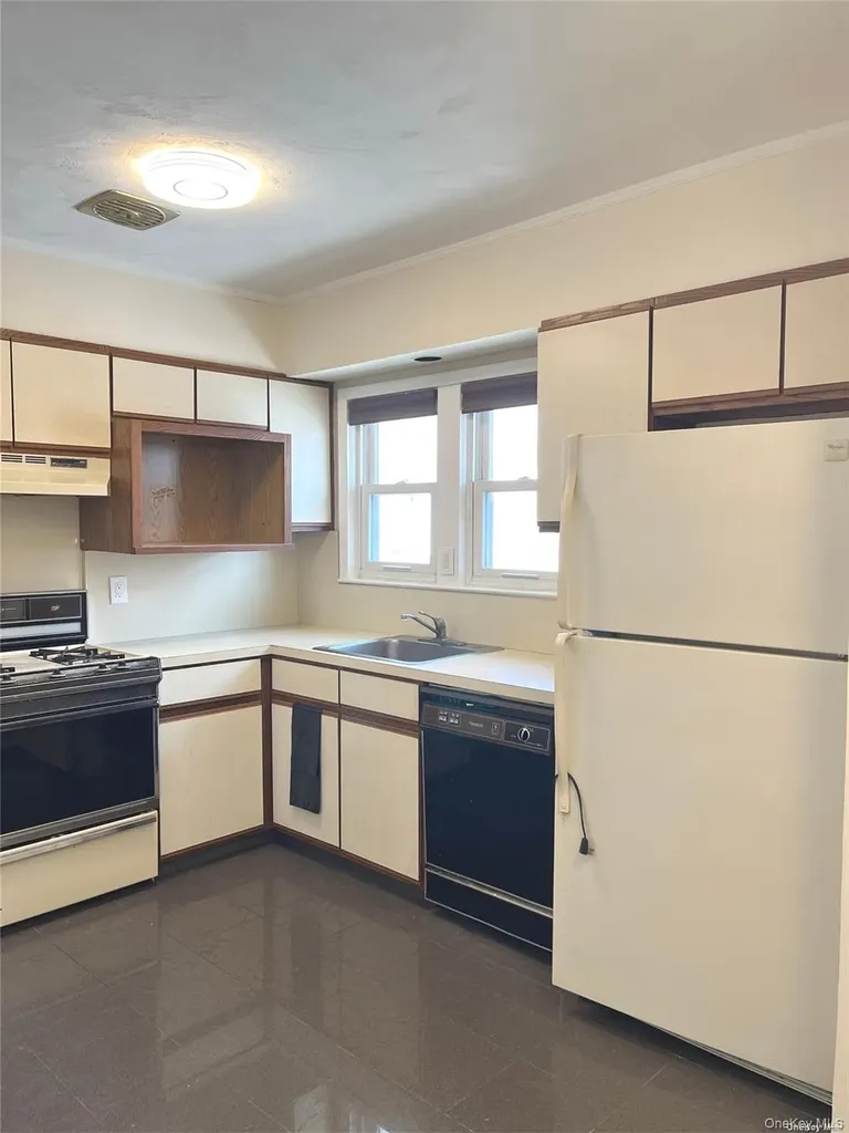 307 Magnolia Boulevard Long Beach NY 11561