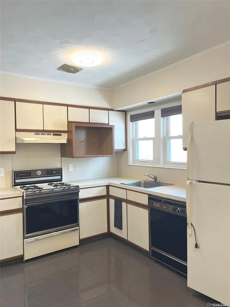 307 Magnolia Boulevard Long Beach NY 11561