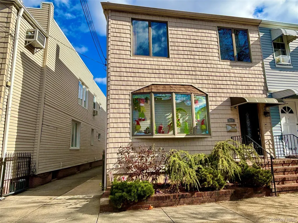 7845 79th Place Glendale NY 11385