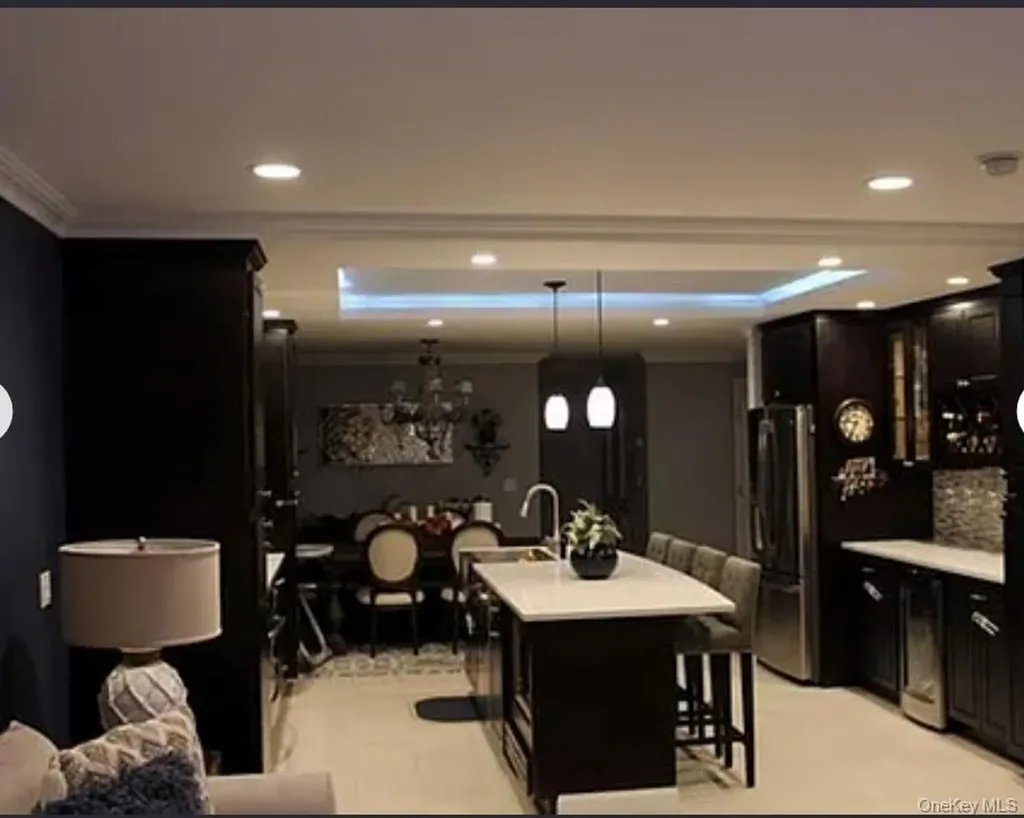 7845 79th Place Glendale NY 11385