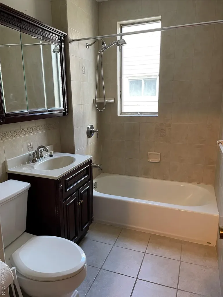 7845 79th Place Glendale NY 11385