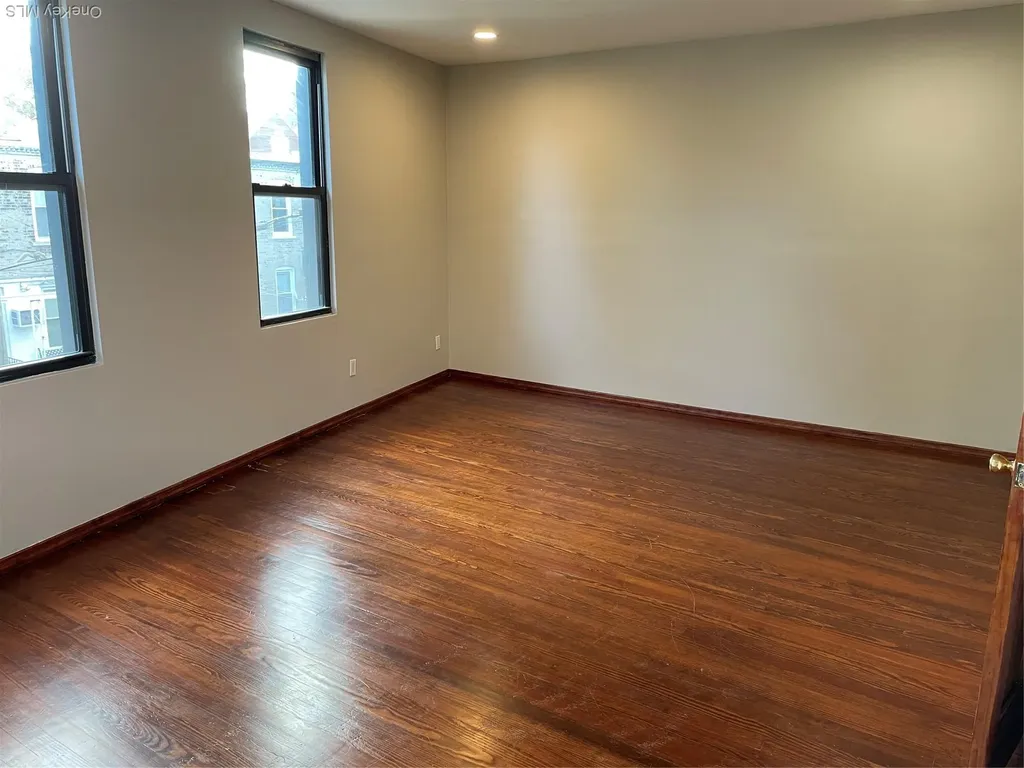 7845 79th Place Glendale NY 11385