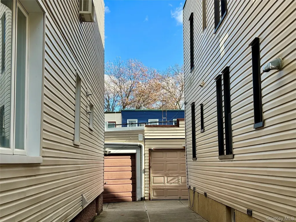 7845 79th Place Glendale NY 11385
