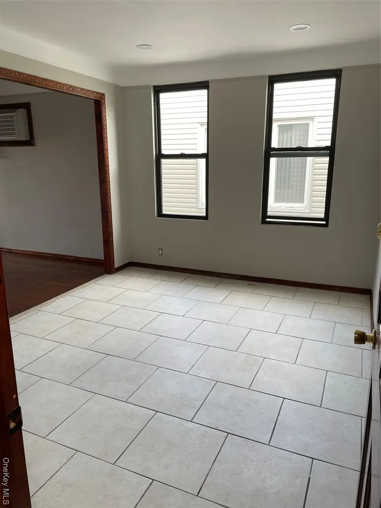 7845 79th Place Glendale NY 11385