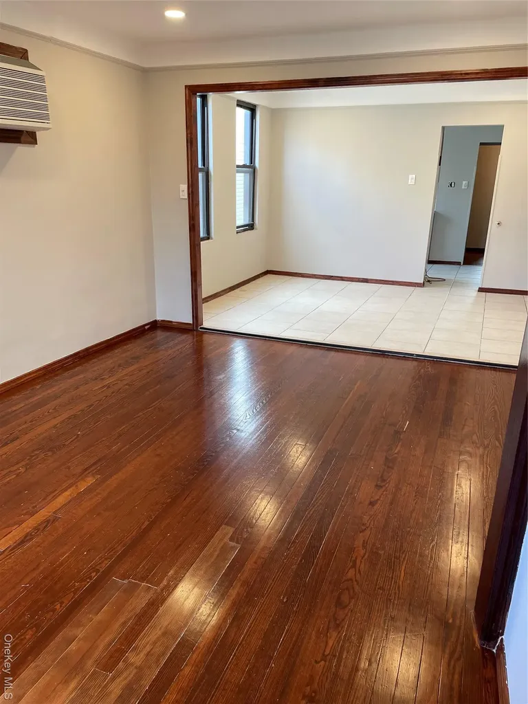 7845 79th Place Glendale NY 11385