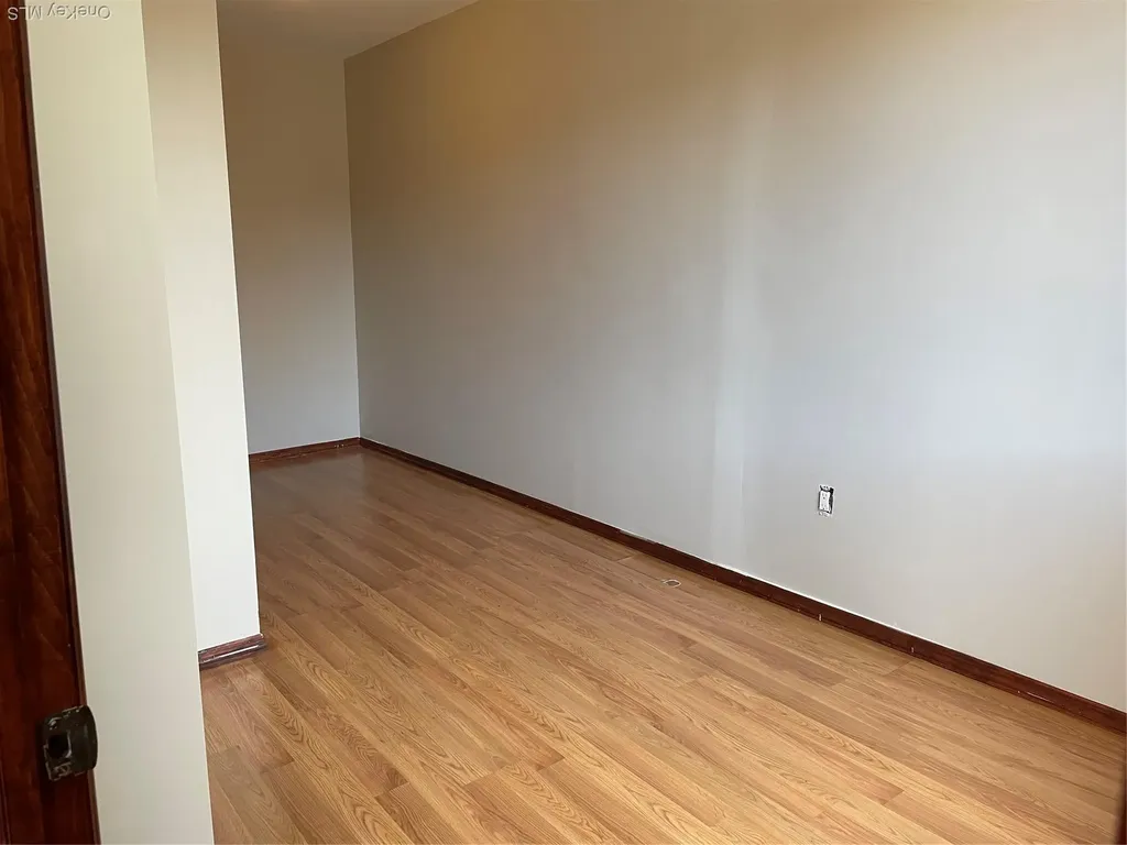 7845 79th Place Glendale NY 11385