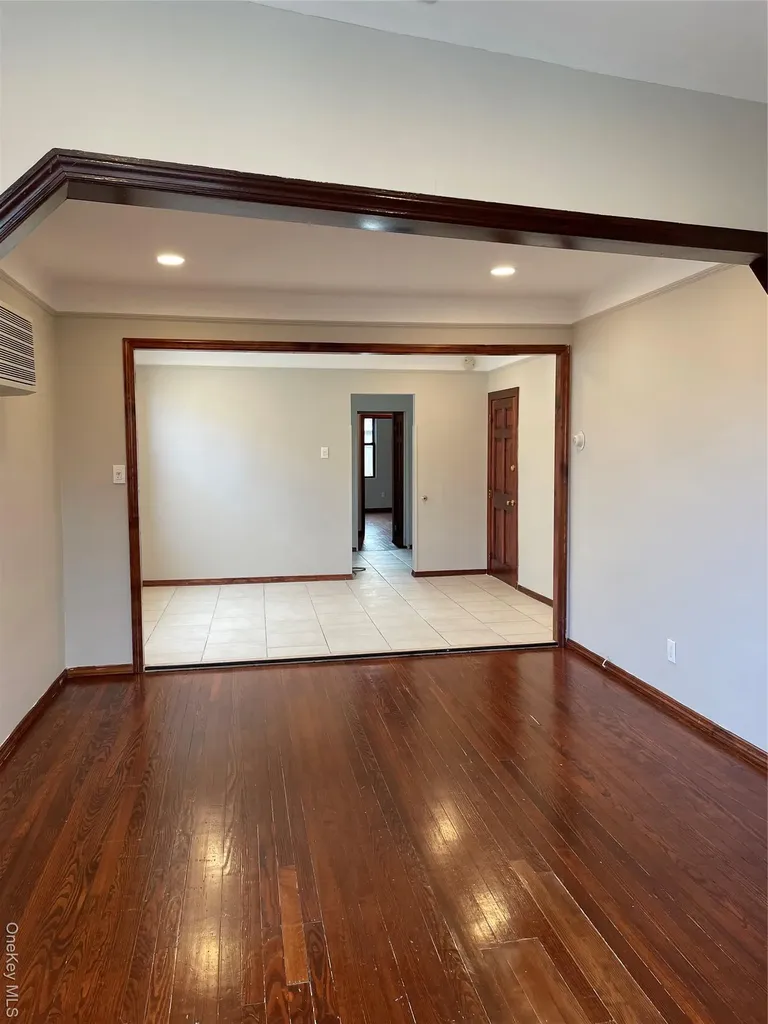 7845 79th Place Glendale NY 11385