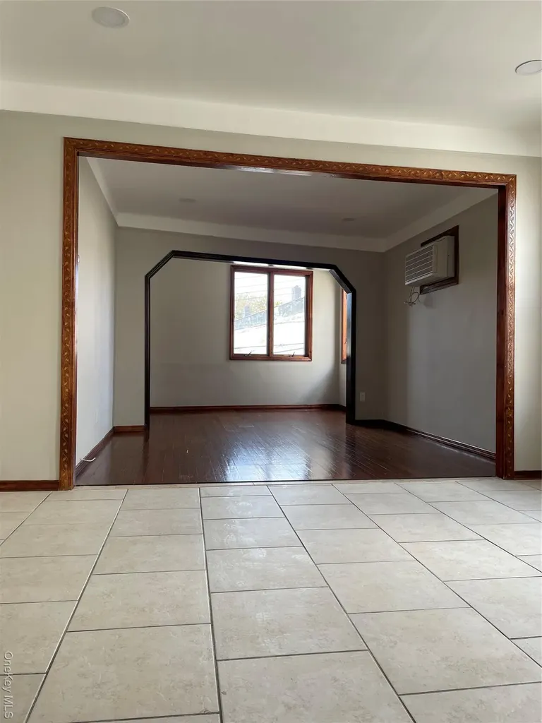 7845 79th Place Glendale NY 11385