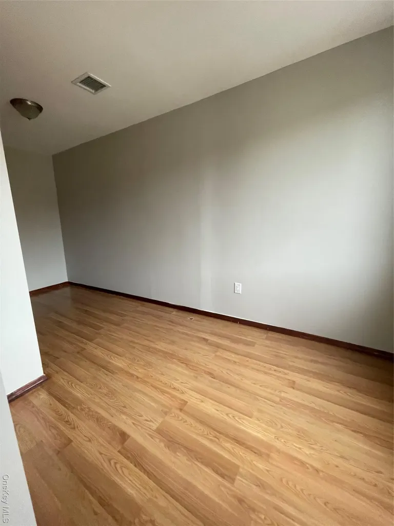 7845 79th Place Glendale NY 11385