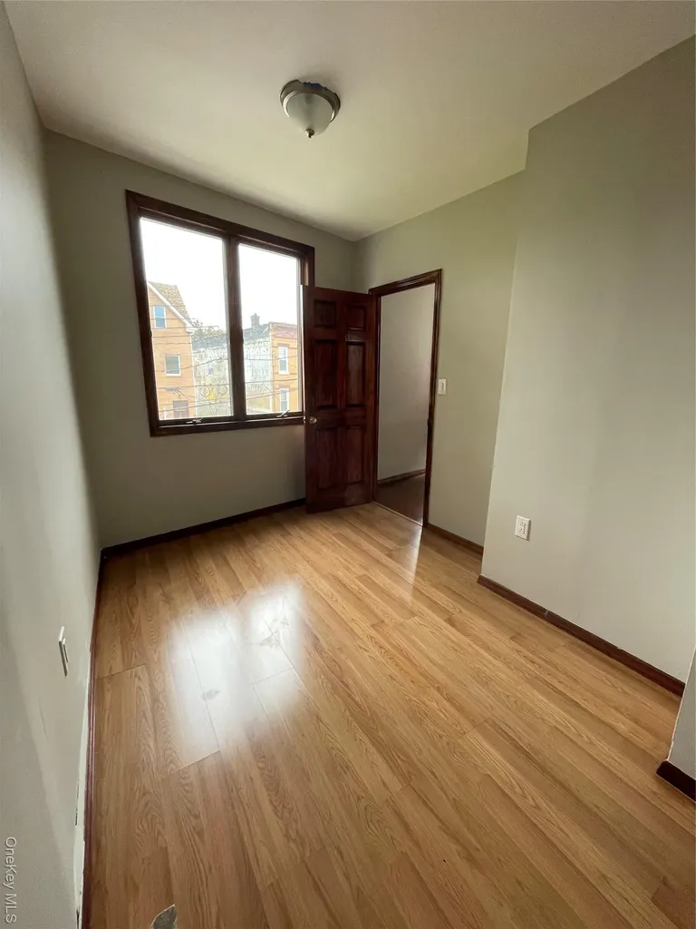 7845 79th Place Glendale NY 11385