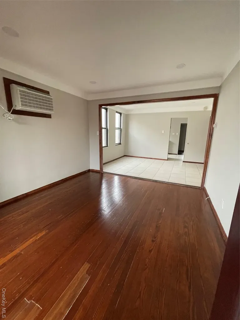 7845 79th Place Glendale NY 11385